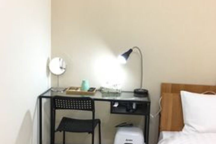 Room 19 of 34