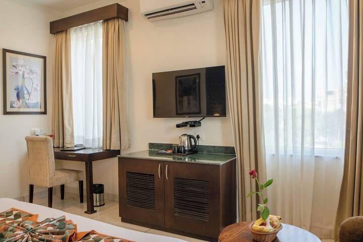 Room 5 of 50
