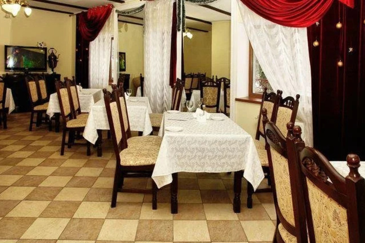 Dining 19 of 21
