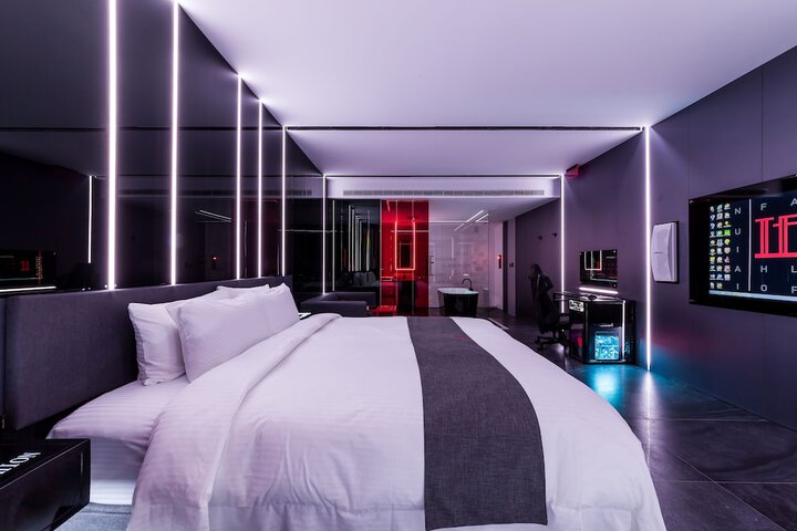 Room 2 of 99