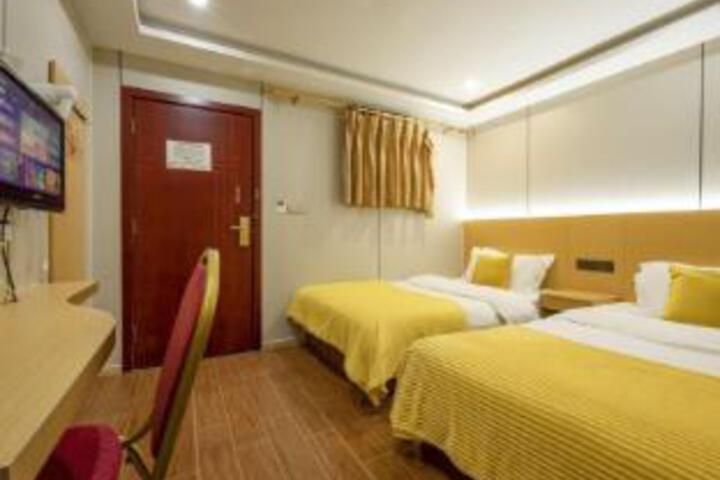 Room 5 of 6