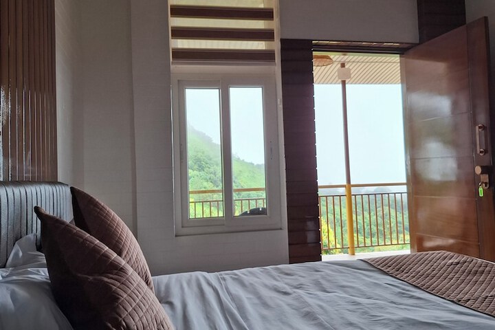 Room 4 of 13