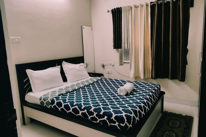 Room 5 of 16