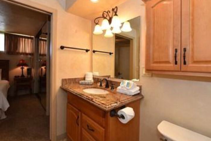 Room 4 of 18