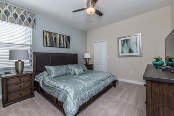 Room 9 of 32