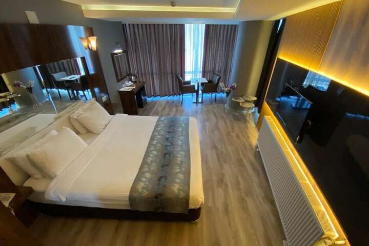 Room 4 of 64