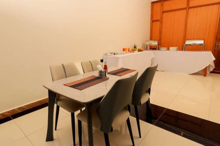 Dining 6 of 9