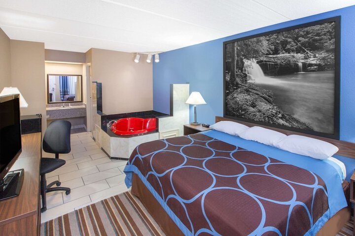 1 King Bed (2 of 14)