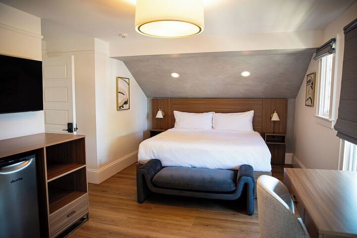 Room 13 of 37
