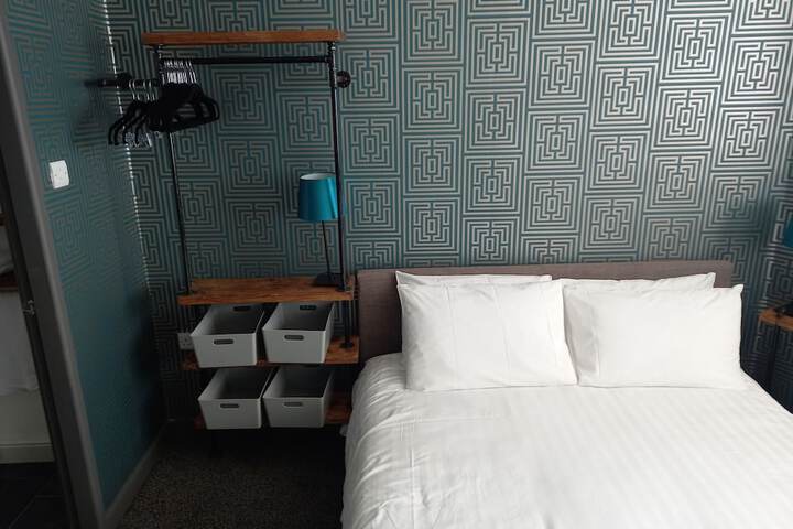 Room 13 of 114