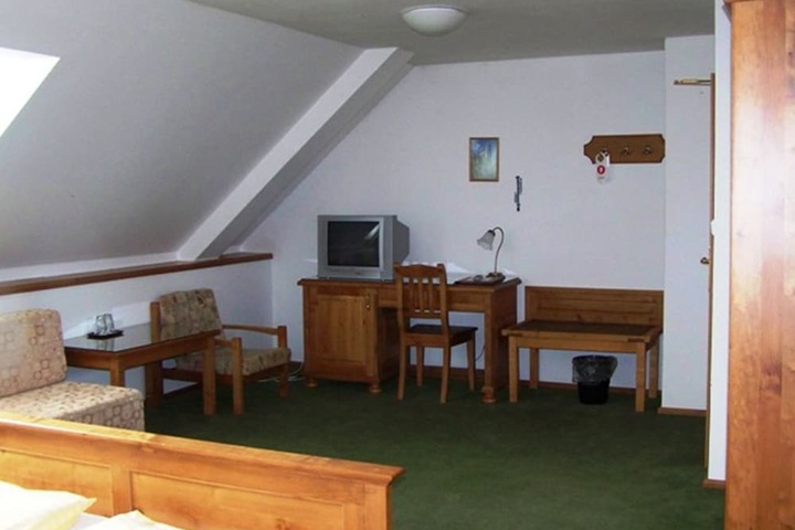 Room 14 of 37