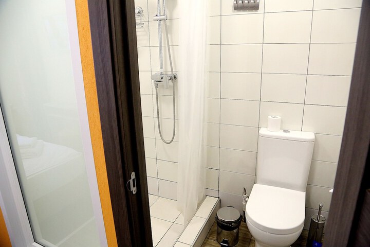 Room 6 of 17