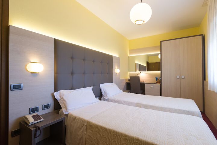 Room 6 of 45