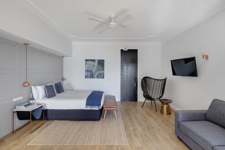 Room 4 of 63