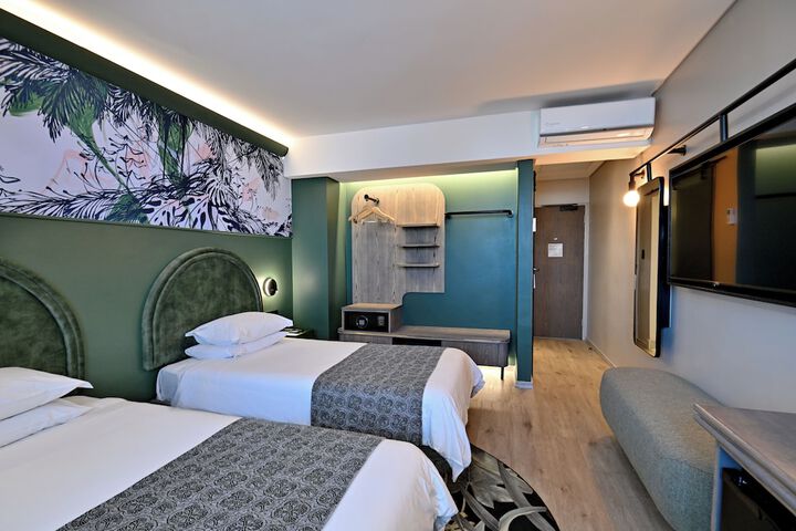 Room 4 of 30