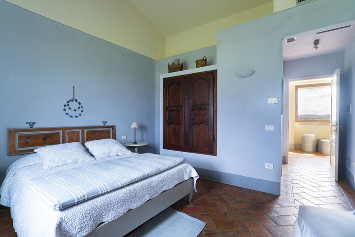 Room 10 of 70