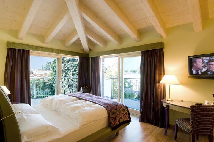 Room 115 of 197