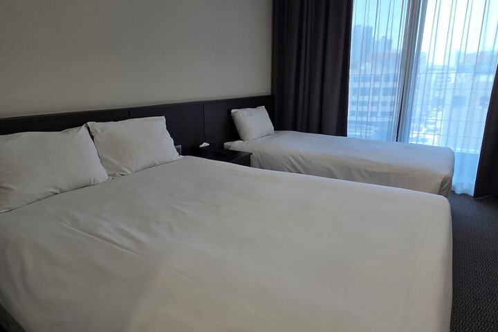 Room 4 of 40