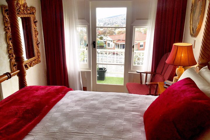Room 6 of 70