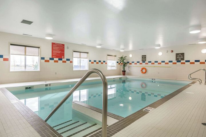 Pool Hotel