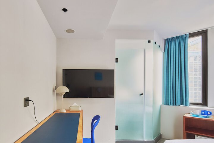 Room 42 of 95