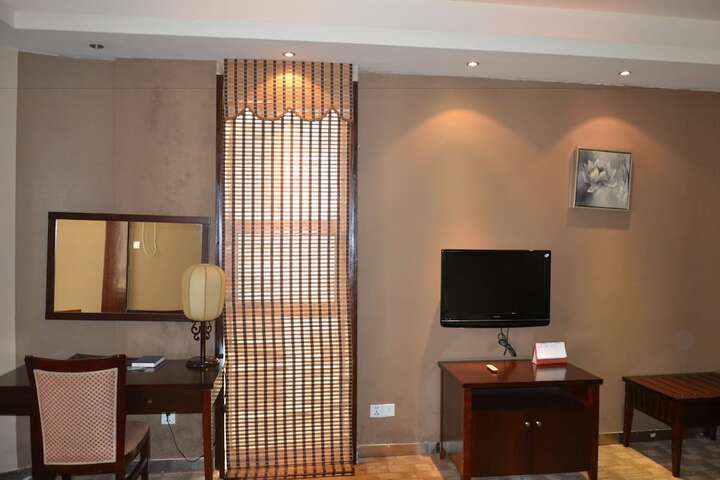 Room 19 of 48