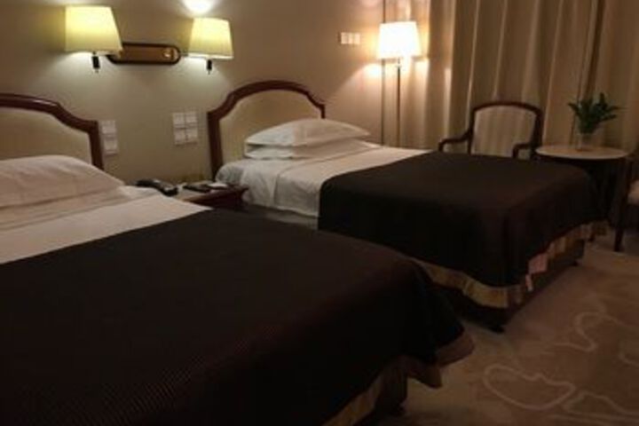 Room 28 of 43