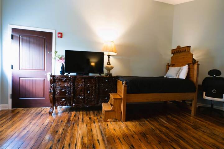 Lodge Premium Cabin Queen Bed (29 of 79)