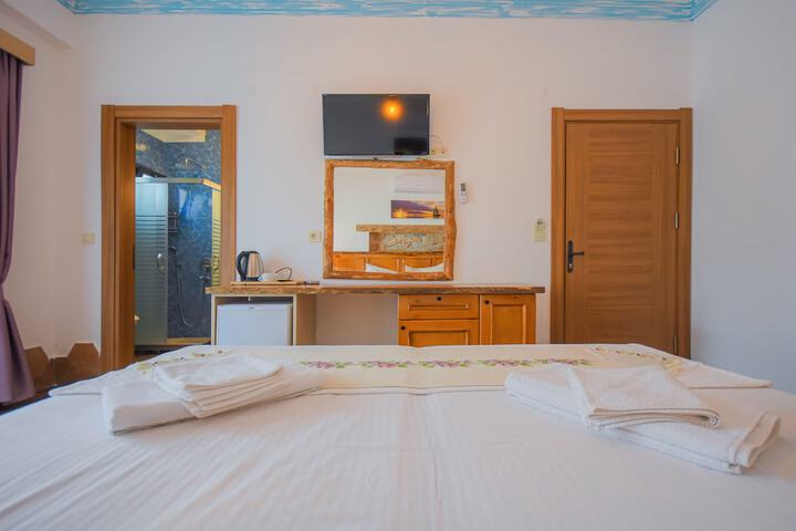 Room 8 of 36