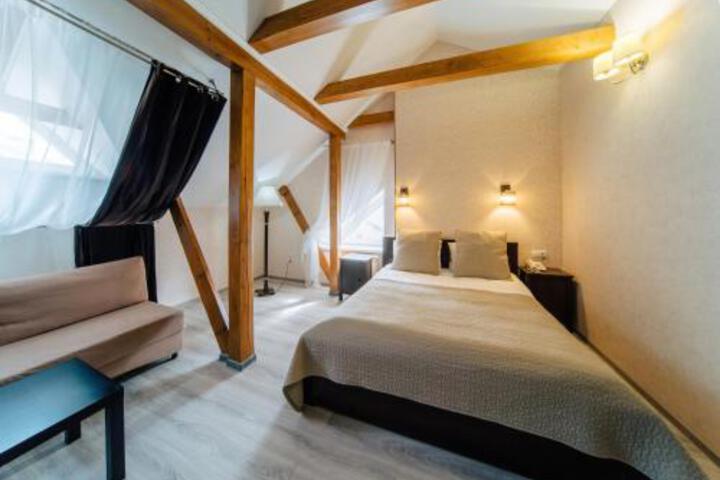 Room 2 of 32