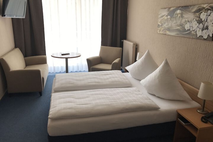 Room 9 of 82