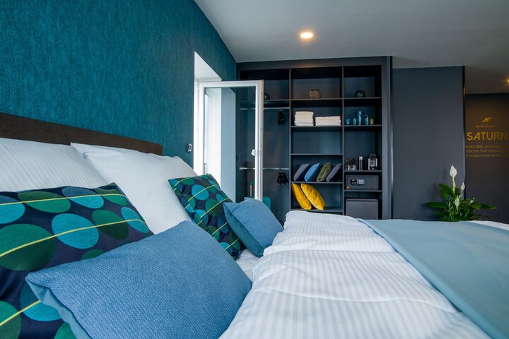 Room 21 of 38