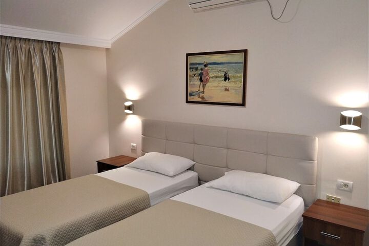 Room 8 of 38