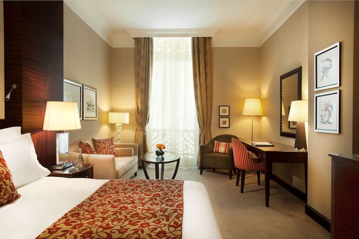Room 12 of 80