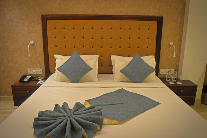 Room 3 of 7