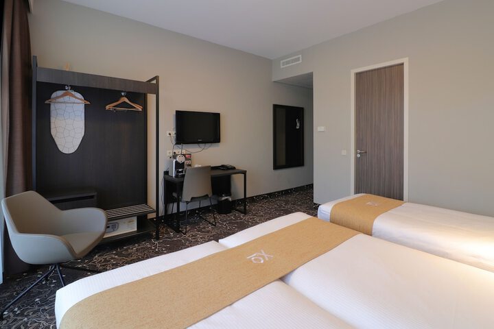 Room 22 of 42