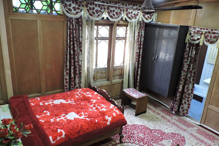 Room 4 of 14