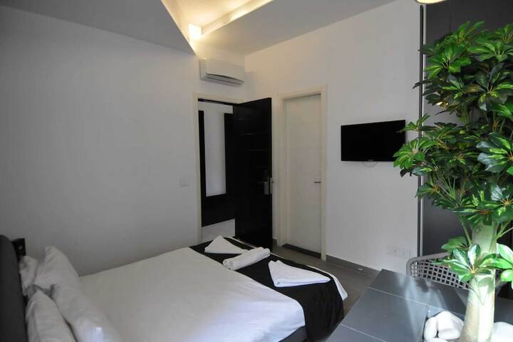 Room 4 of 36