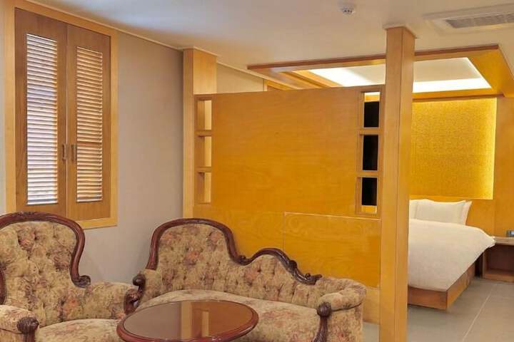Room 20 of 38