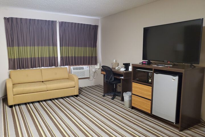 1 King Bed Studio Suite (4 of 7)