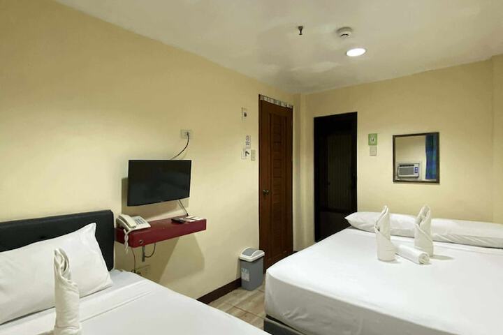 Room 9 of 16