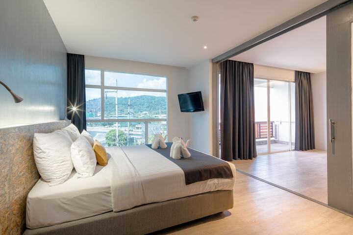Room 8 of 90