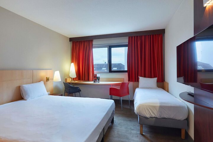 Room 10 of 44