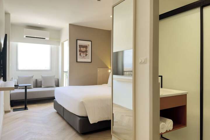 Room 5 of 15