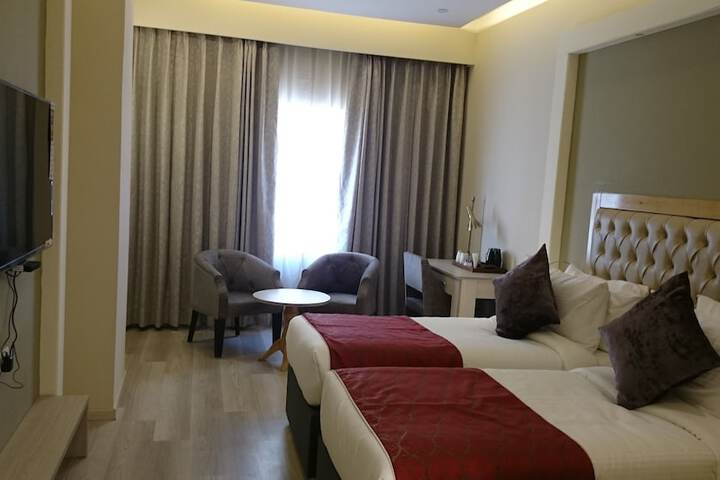 Room 4 of 30