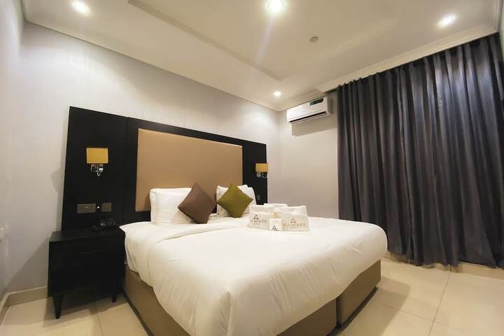Room 14 of 37