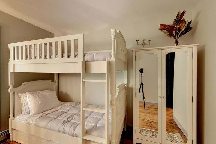 Room 9 of 10