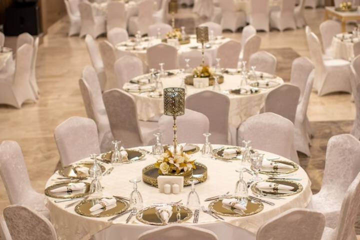 Ballroom/Hall 34 of 35