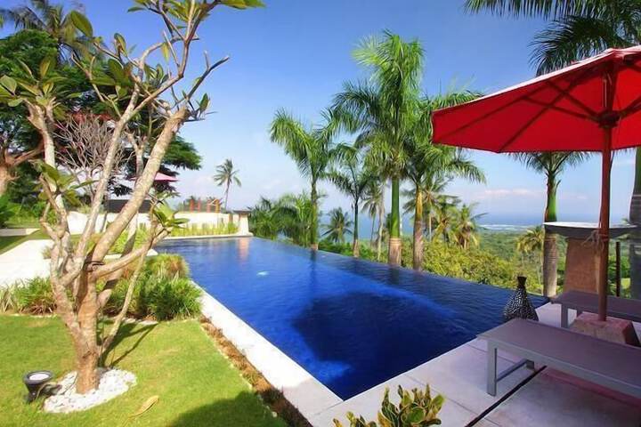 Hotel Pool