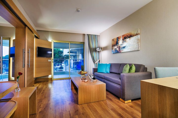 Room 40 of 183